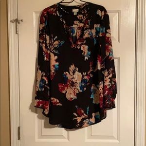 Ava and Viv floral top